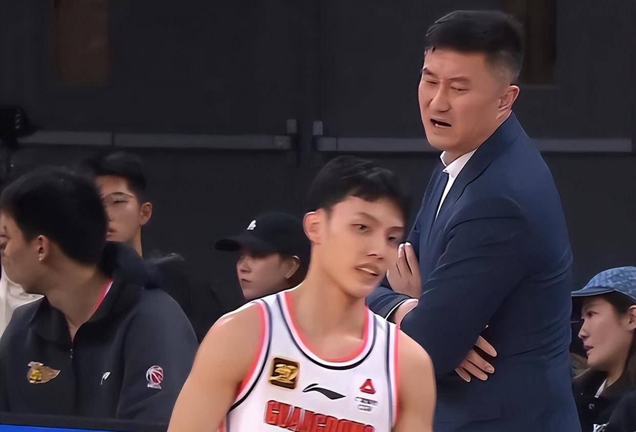 上海男篮状态火爆，轻取对手积分持平
