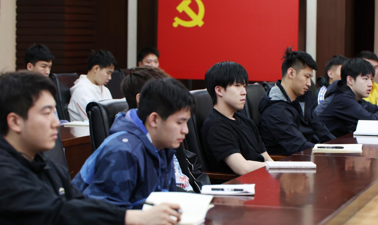 包含队员集训情况公开，备战越发紧张的词条