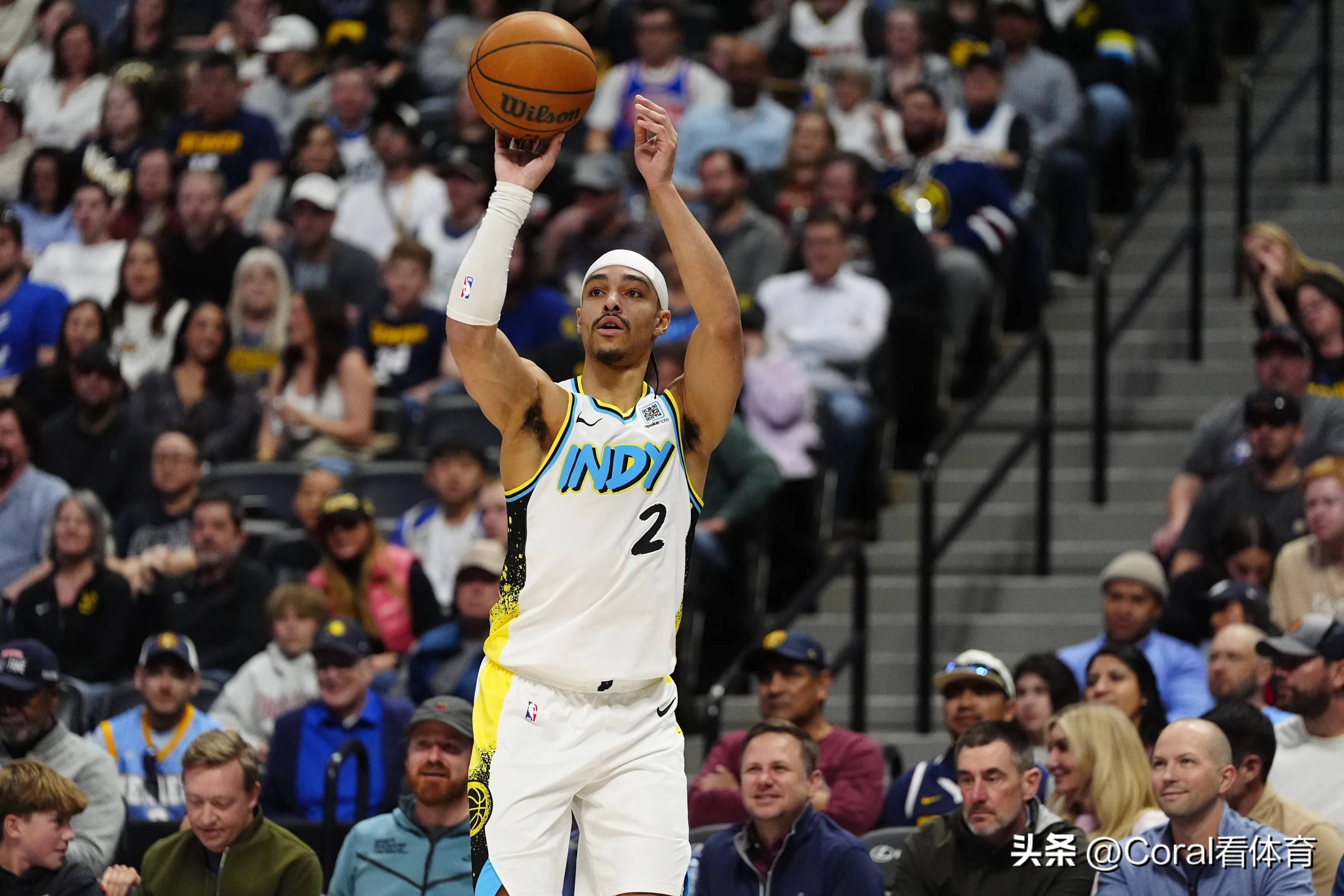 步行者队主场击败雄鹿队取得关键胜利