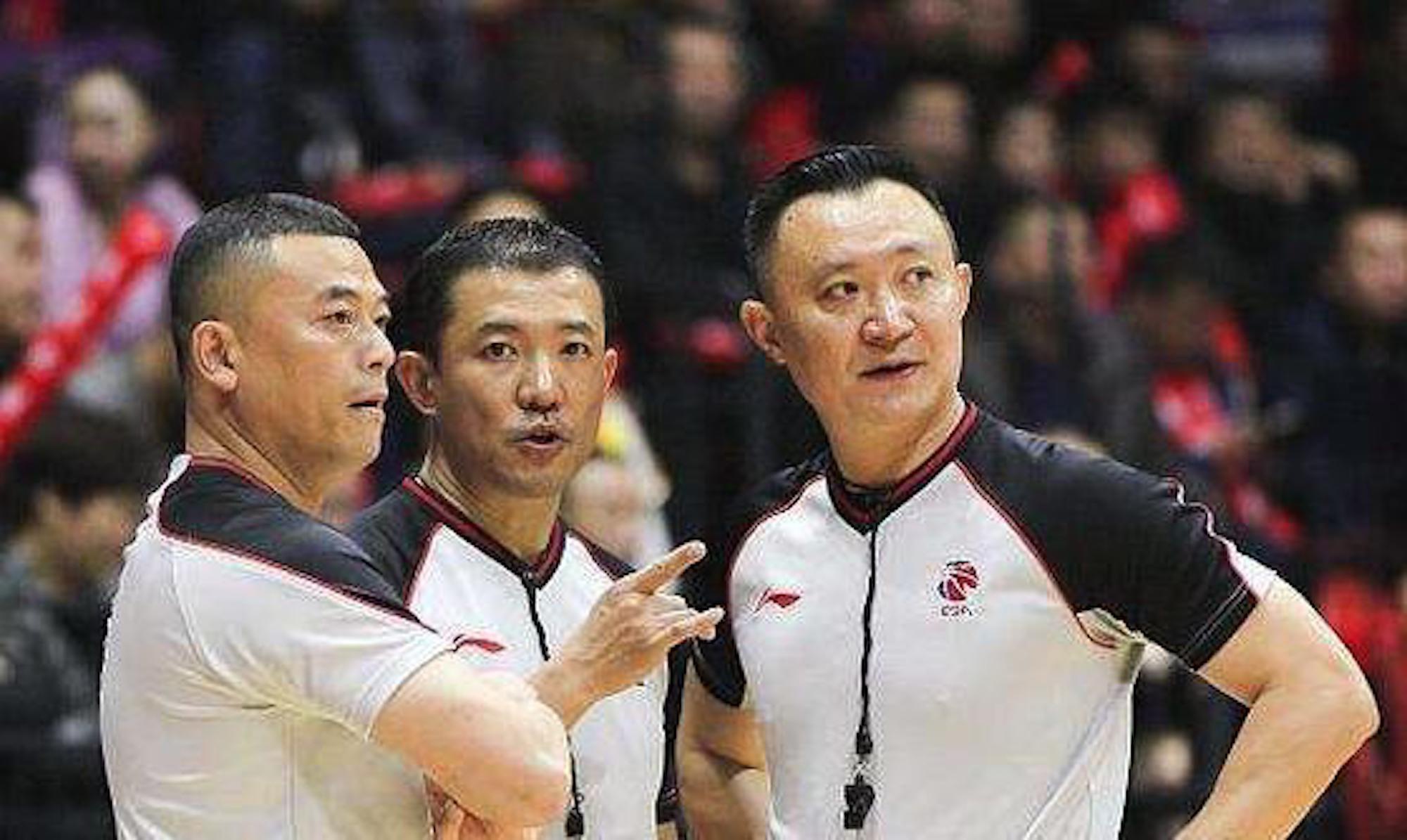 湖北队队员争议裁判判罚，球队连赢宣告终结