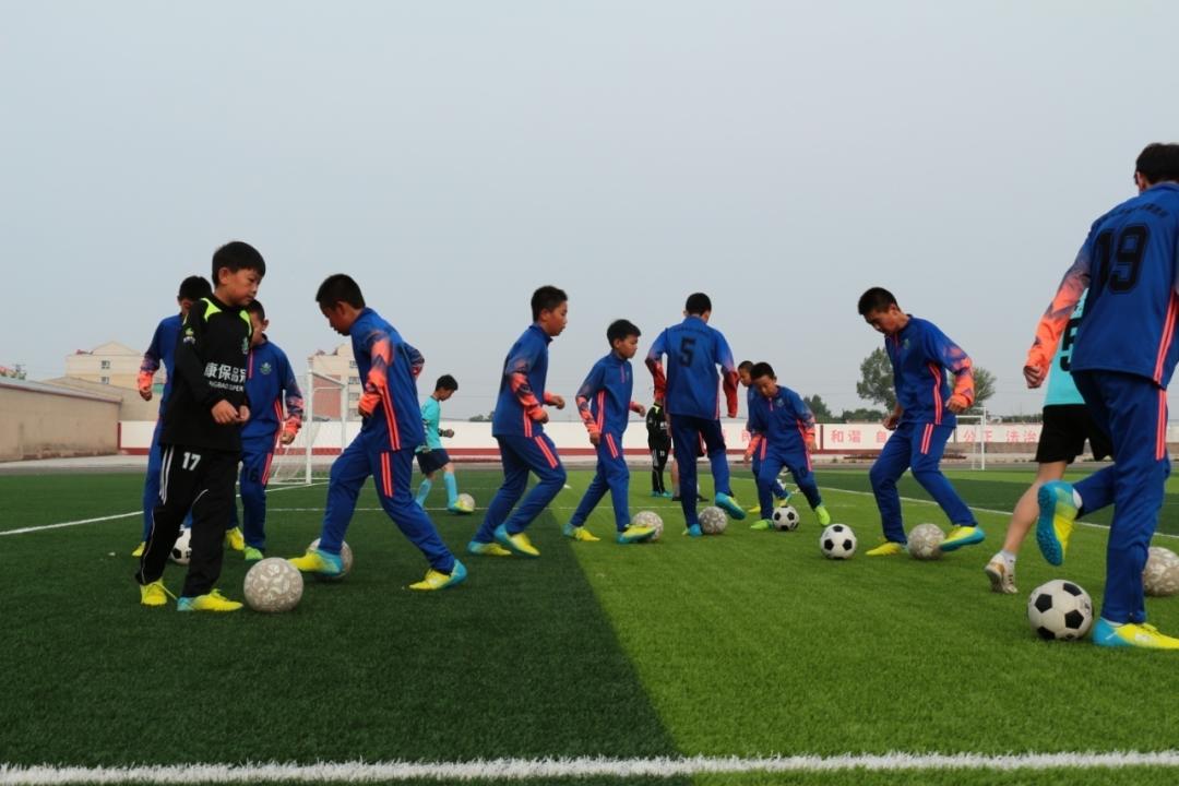 热切足球精神蔚然成风，国内球员拼尽全力争胜的简单介绍