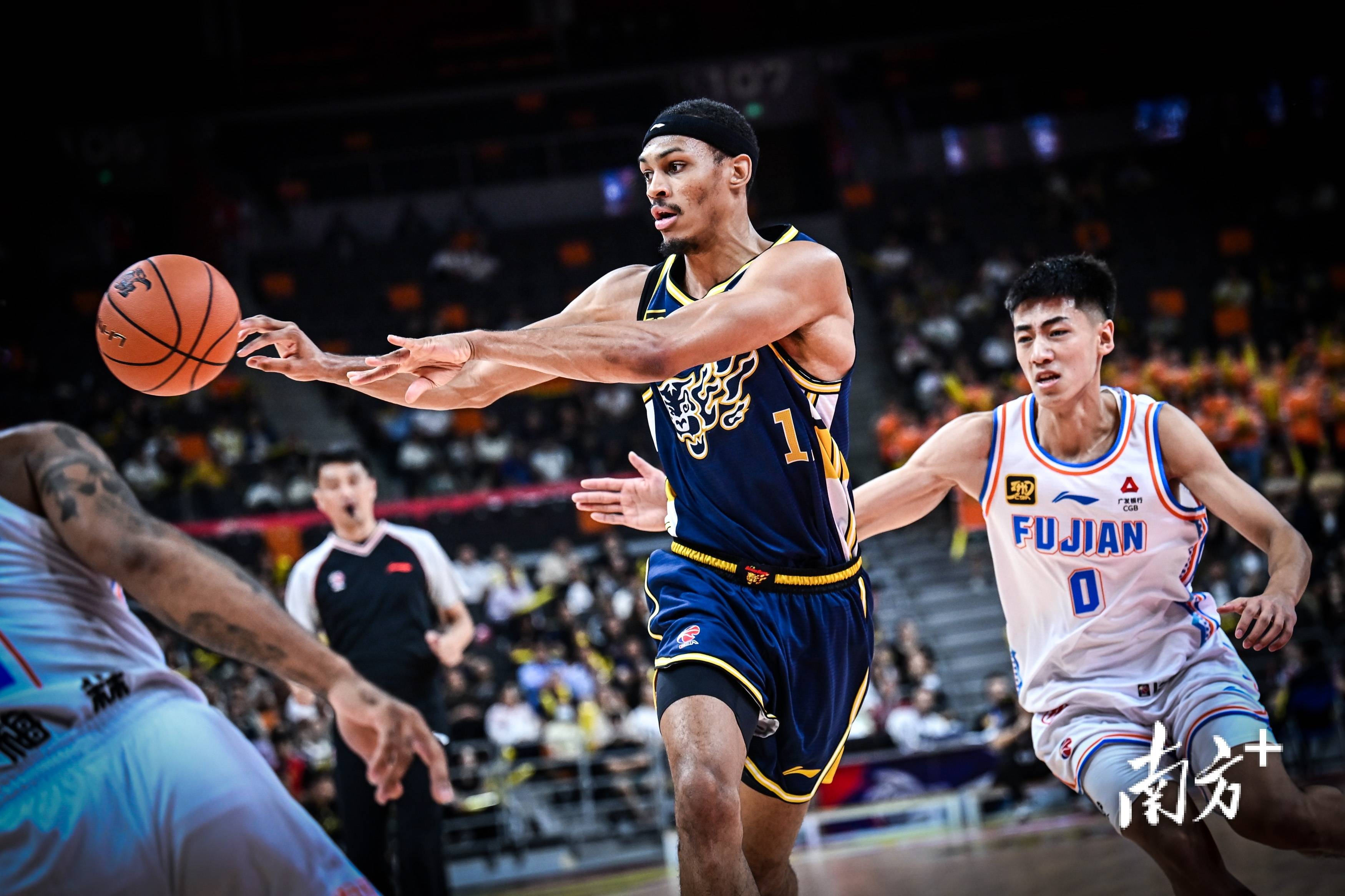 广东队在比赛中表现出迅猛实力，瞬间掌控胜利的简单介绍