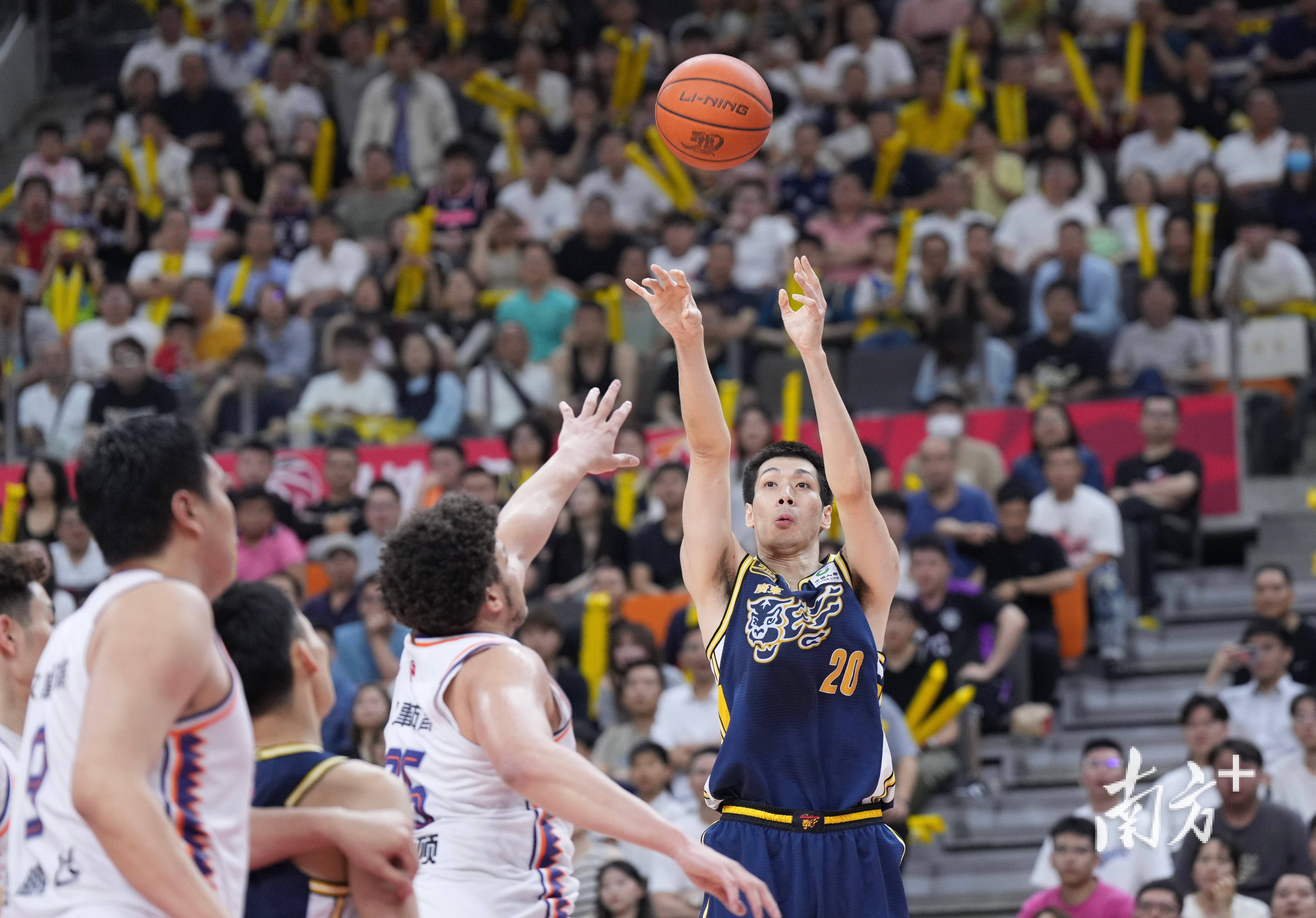 广东队在比赛中表现出迅猛实力，瞬间掌控胜利的简单介绍