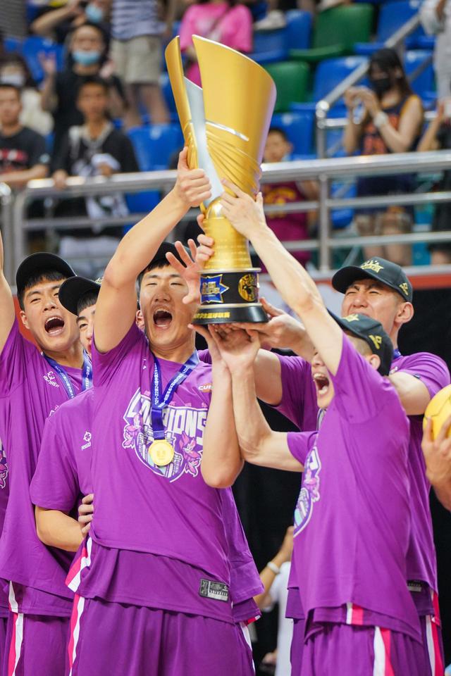 篮球青年锦标赛总决赛激烈角逐，加拿大队夺冠的简单介绍