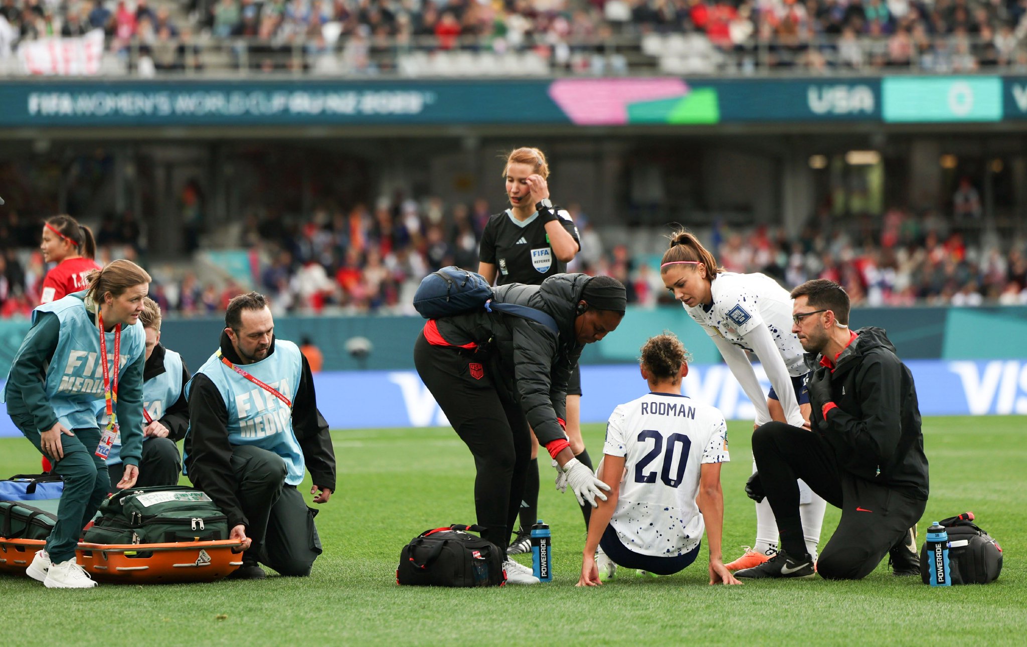 球员因伤缺席重要比赛，球队遭遇困难的简单介绍