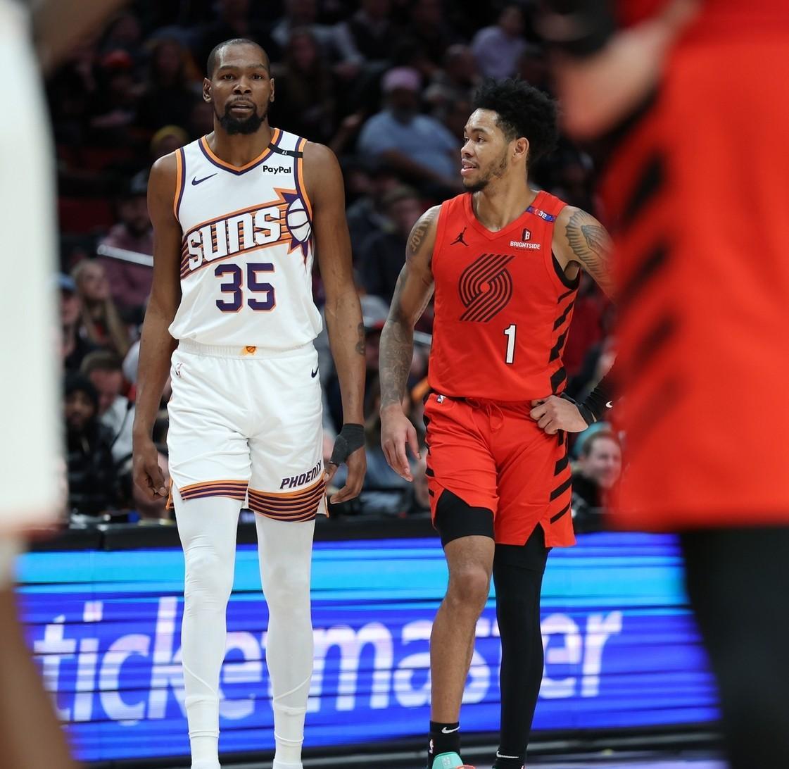 包含开拓者队客场力克开拓者，实现八连胜的词条