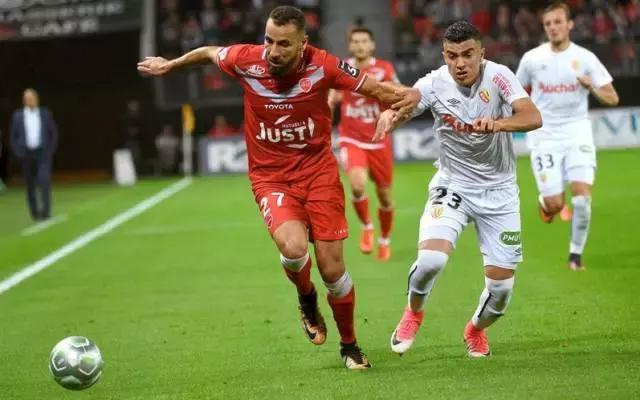 瓦朗谢纳主场惨败，失去领先优势