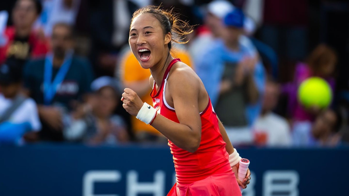 体操冠军实现三连冠，创历史纪录的简单介绍