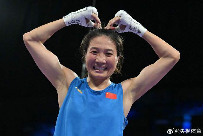 体操冠军实现三连冠，创历史纪录的简单介绍
