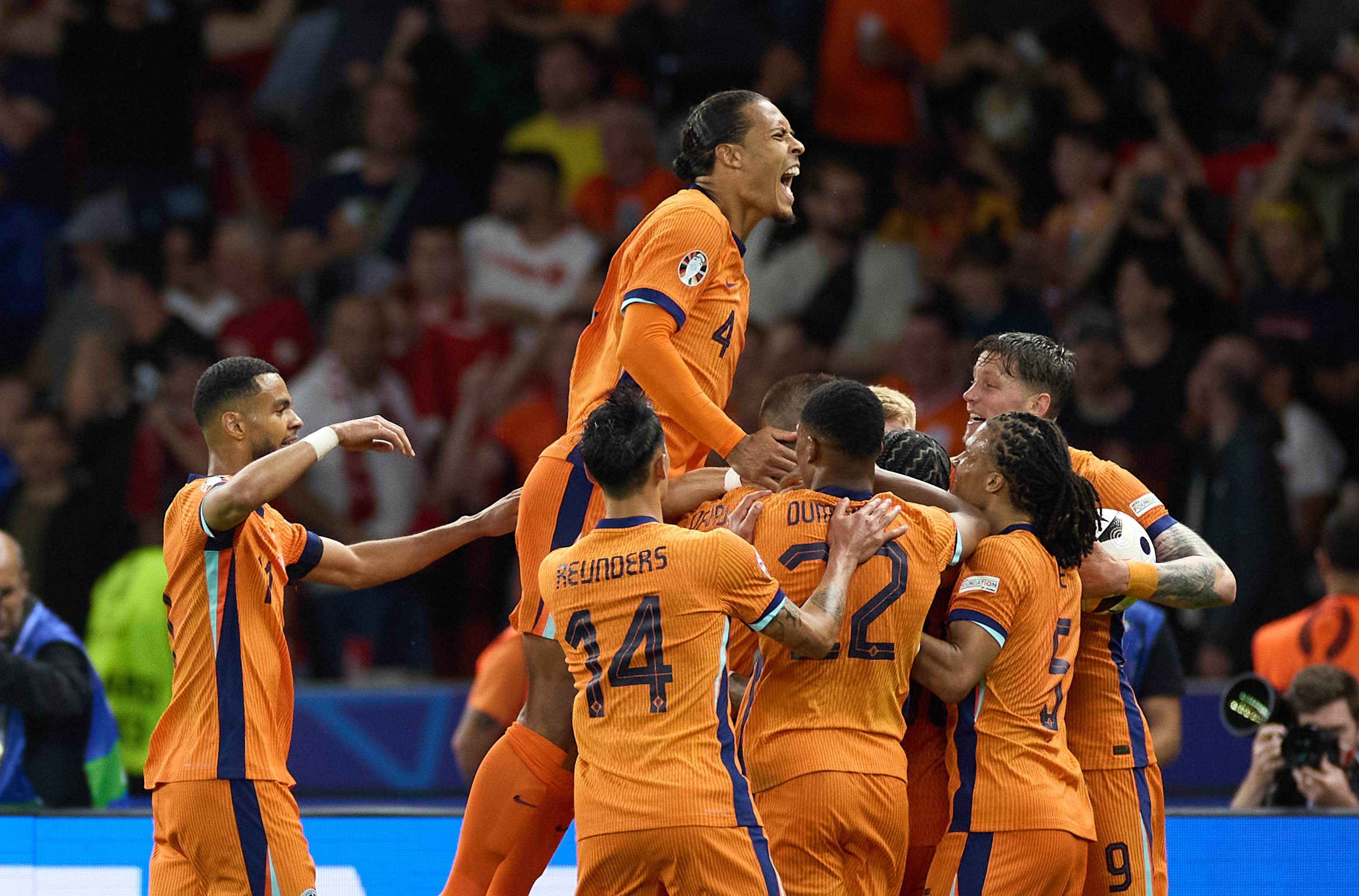 意大利在欧洲锦标赛预选赛中轻松击败芬兰