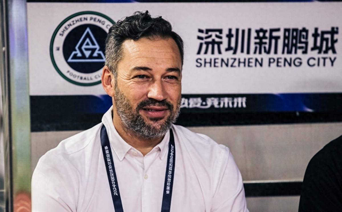 包含教练组发布换帅公告，球队迎来新气象的词条