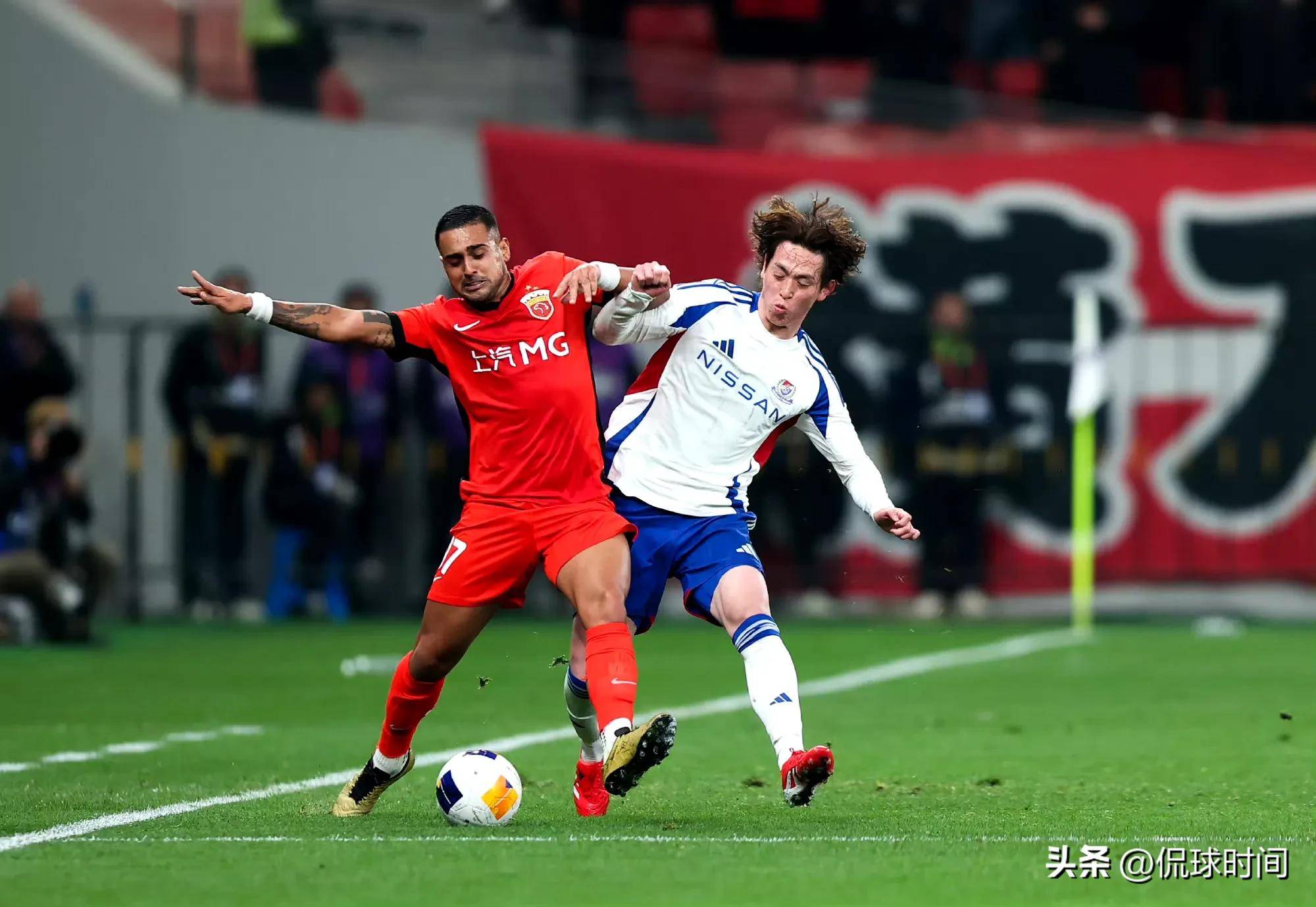 上海上港中锋梅开二度，助球队主场获胜的简单介绍