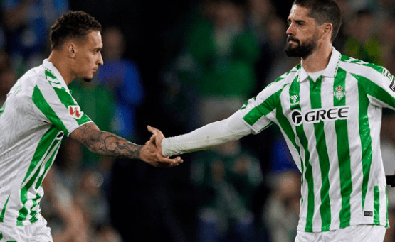 比利亚雷AL主场大胜皇家贝蒂斯，稳固前进的简单介绍