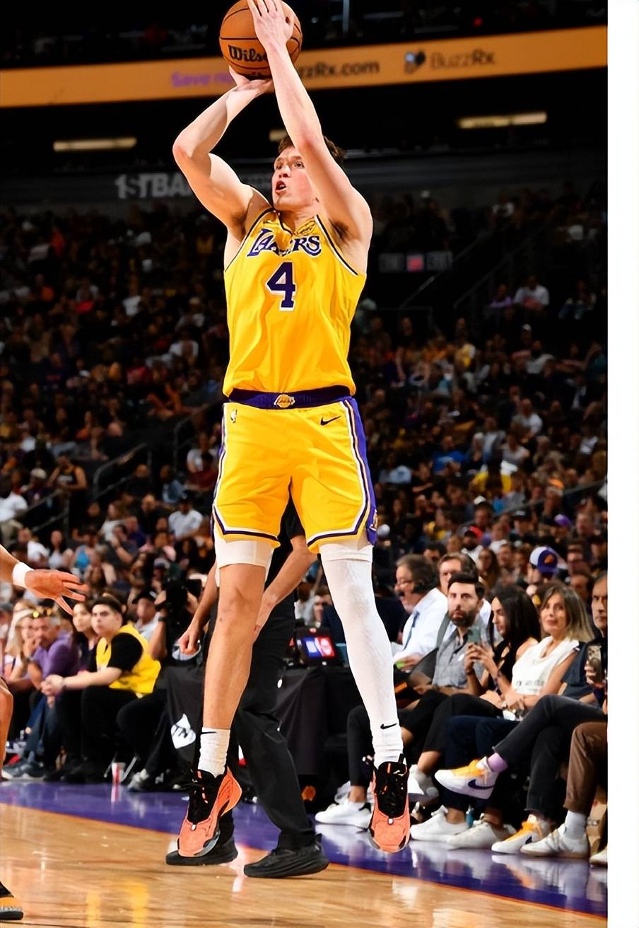 湖人客场击败爵士继续不败