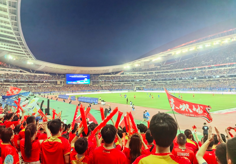 场上技术高超,观众席掌声不断的简单介绍 场上技术高超,观众席掌声不断的简单介绍